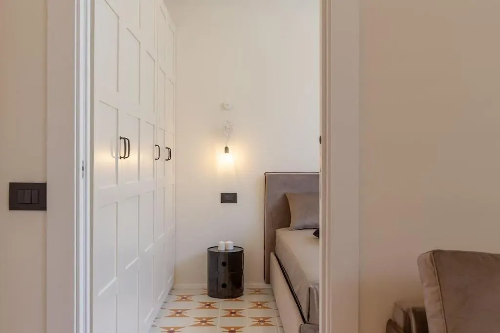 4Fo6 Navigli-Duomo -Yellow Chic Apartment - Milan