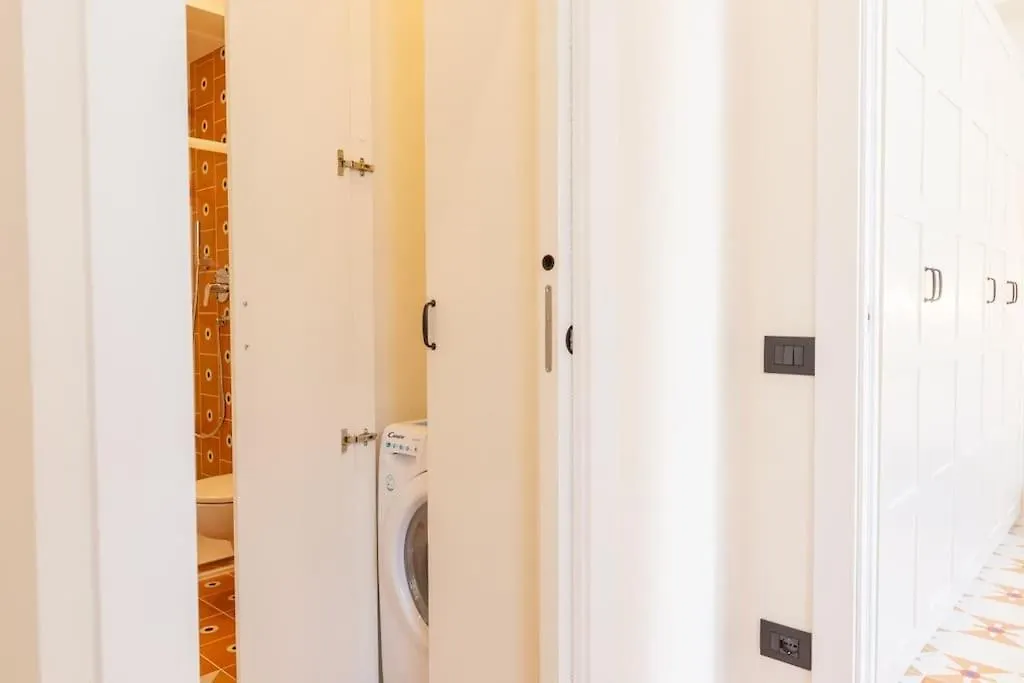 4Fo6 Navigli-Duomo -Yellow Chic Apartment - Milan Italy