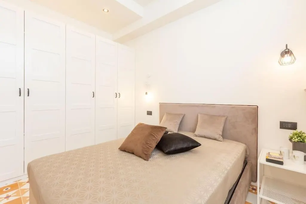 4Fo6 Navigli-Duomo -Yellow Chic Apartment - Milan