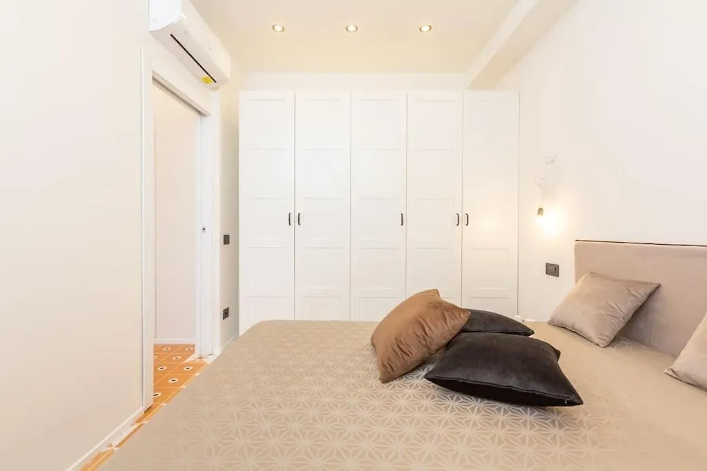 4Fo6 Navigli-Duomo -Yellow Chic Apartment - Milan