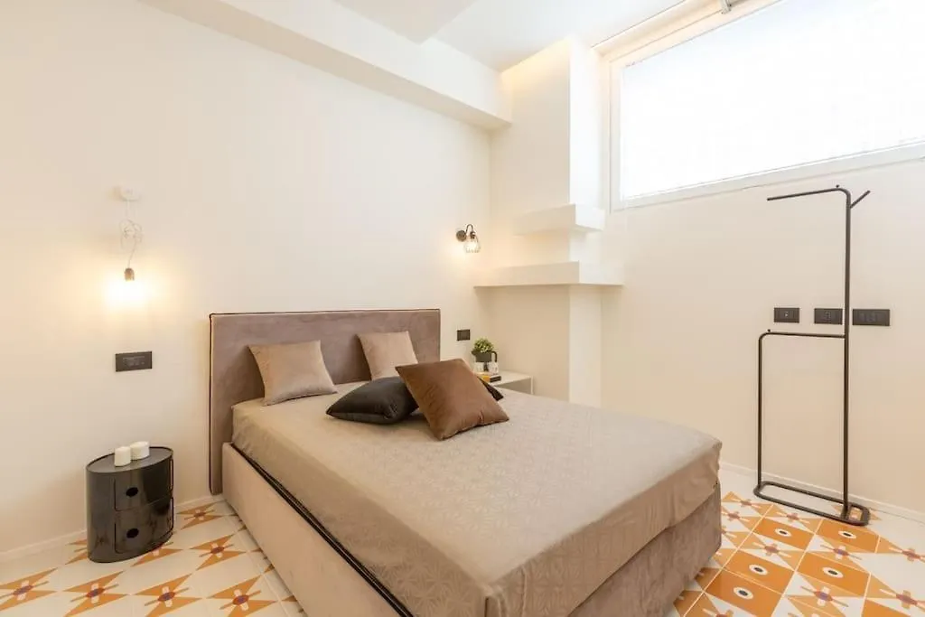 4Fo6 Navigli-Duomo -Yellow Chic Apartment - Milan