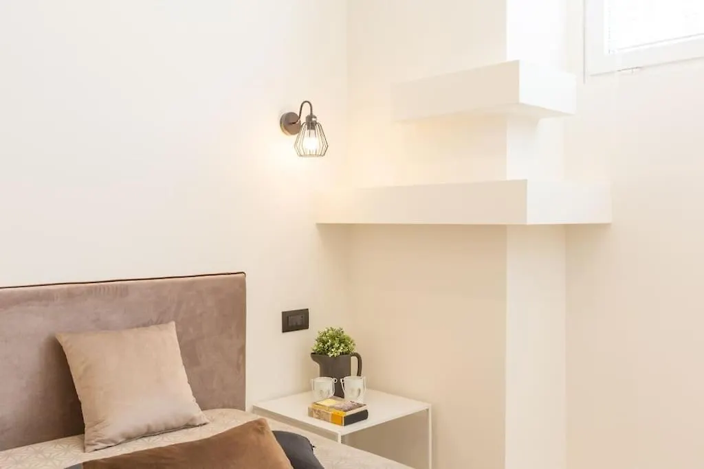 4Fo6 Navigli-Duomo -Yellow Chic Apartment - Milan