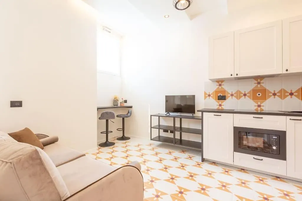 4Fo6 Navigli-Duomo -Yellow Chic Apartment - Mediolan